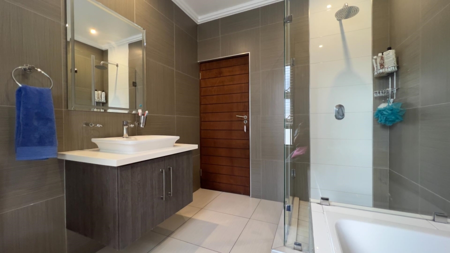 4 Bedroom Property for Sale in Midstream Ridge Gauteng