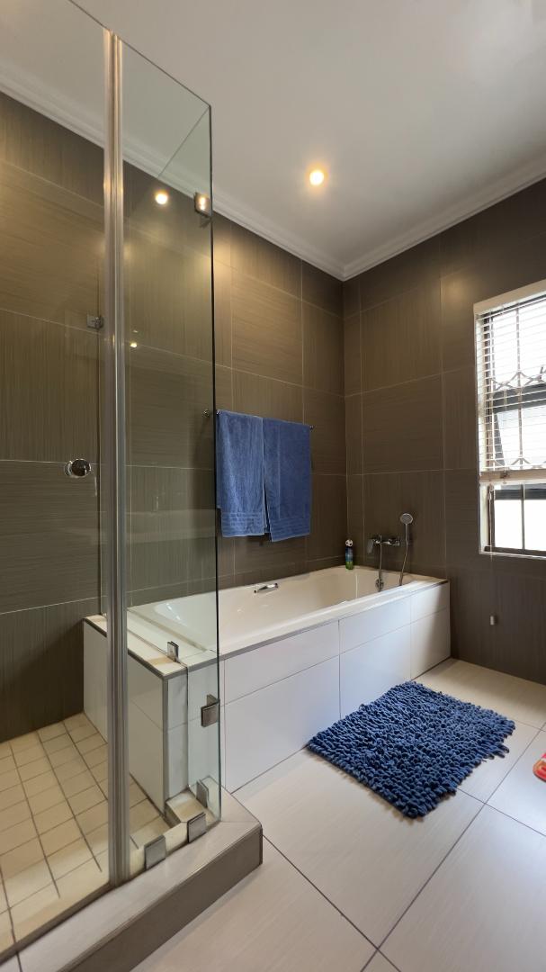 4 Bedroom Property for Sale in Midstream Ridge Gauteng