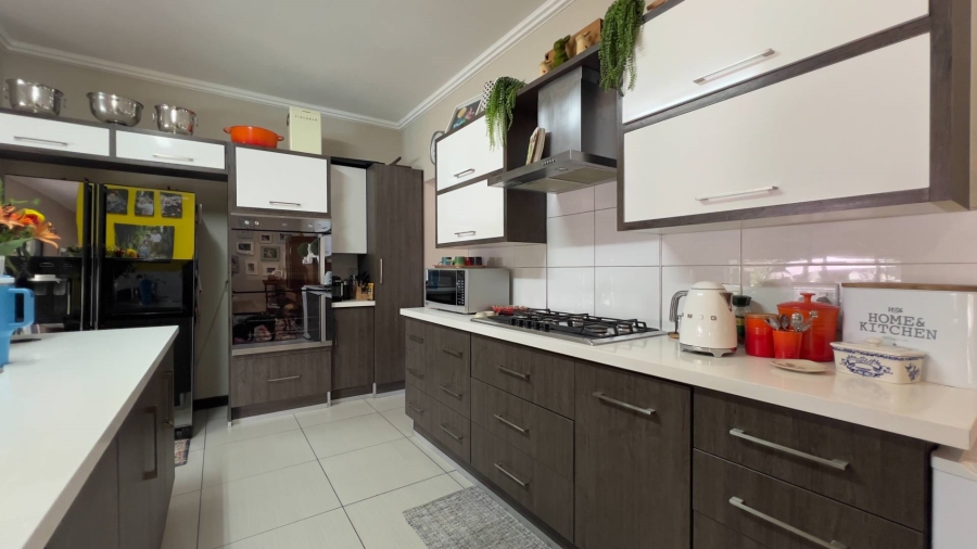 4 Bedroom Property for Sale in Midstream Ridge Gauteng