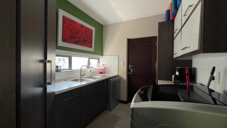 4 Bedroom Property for Sale in Midstream Ridge Gauteng