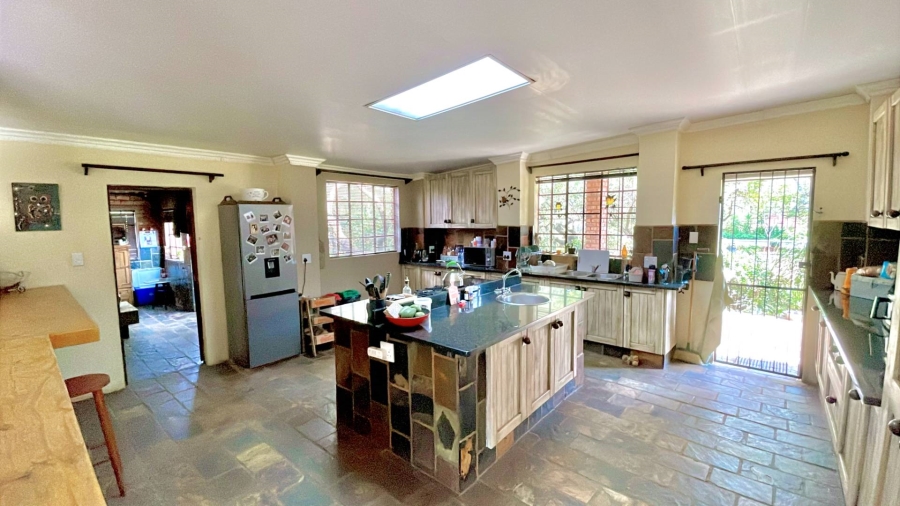 5 Bedroom Property for Sale in Kameeldrift West Gauteng