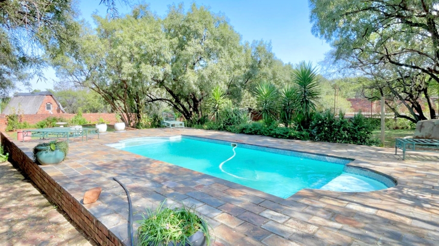 5 Bedroom Property for Sale in Kameeldrift West Gauteng