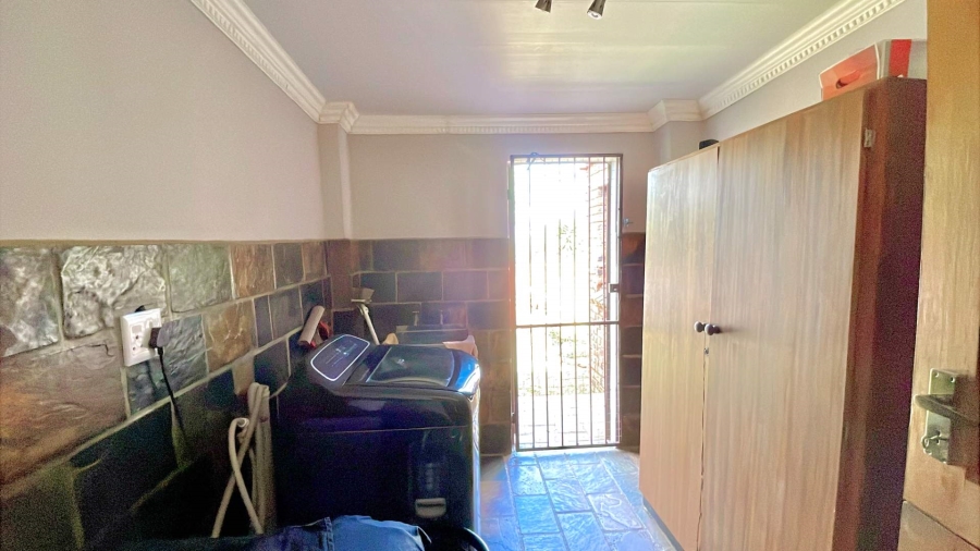 5 Bedroom Property for Sale in Kameeldrift West Gauteng