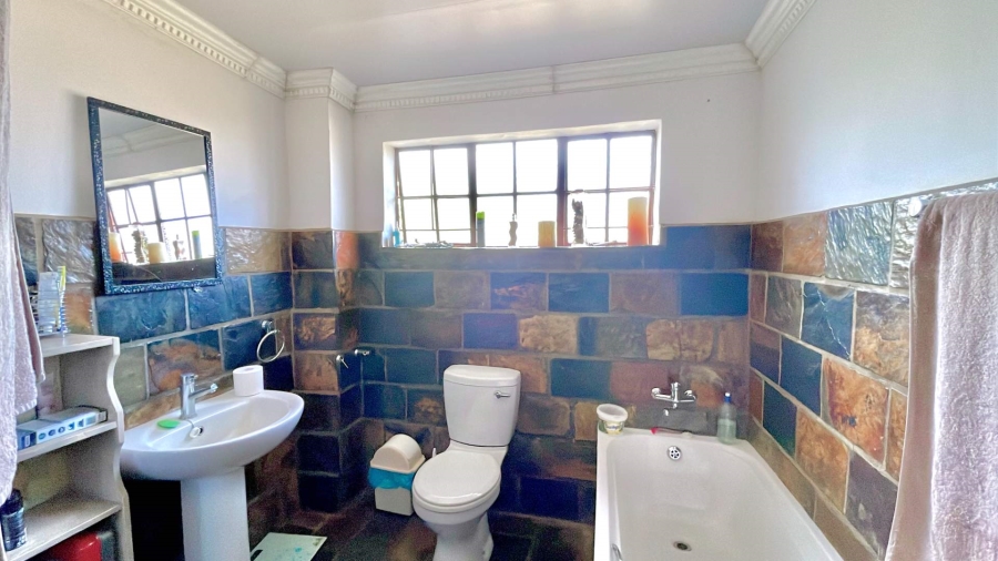 5 Bedroom Property for Sale in Kameeldrift West Gauteng