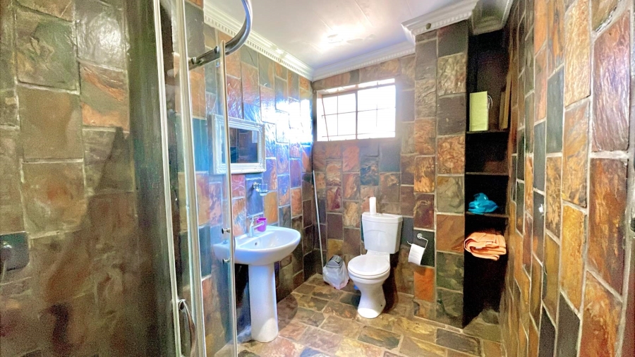 5 Bedroom Property for Sale in Kameeldrift West Gauteng