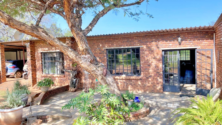 5 Bedroom Property for Sale in Kameeldrift West Gauteng