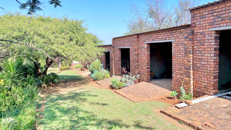 5 Bedroom Property for Sale in Kameeldrift West Gauteng