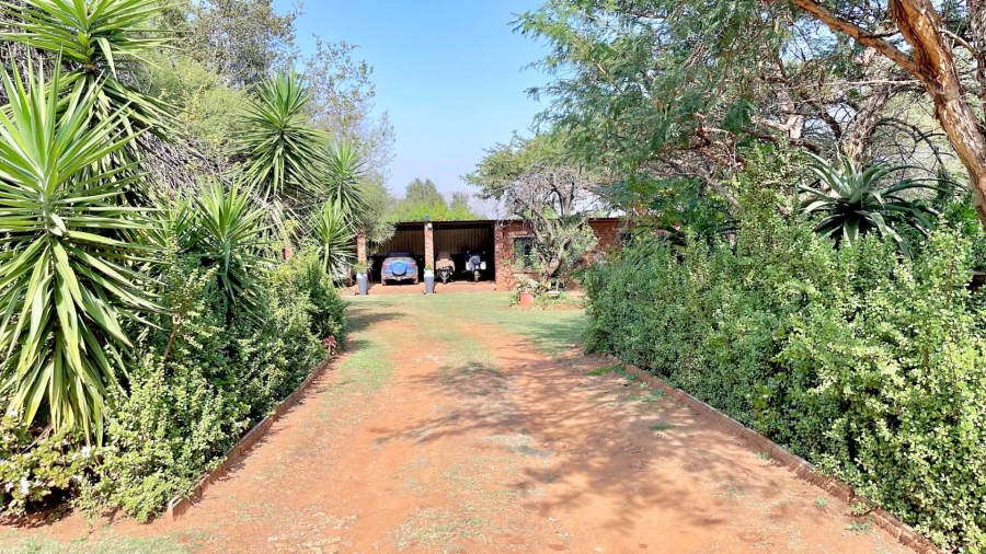 5 Bedroom Property for Sale in Kameeldrift West Gauteng