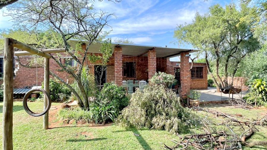 5 Bedroom Property for Sale in Kameeldrift West Gauteng