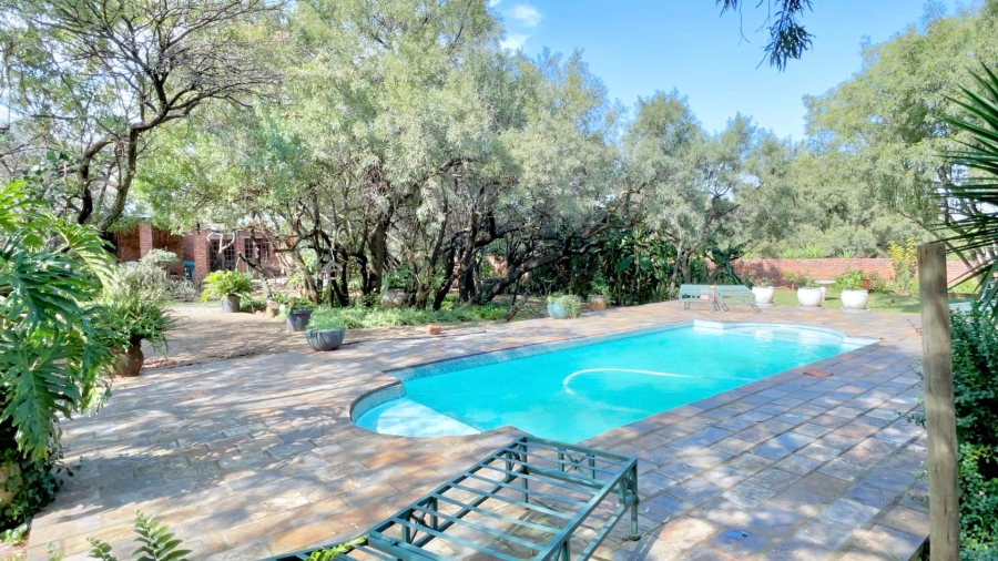5 Bedroom Property for Sale in Kameeldrift West Gauteng