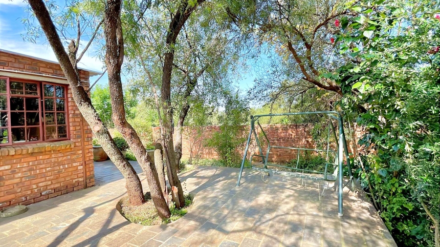 5 Bedroom Property for Sale in Kameeldrift West Gauteng