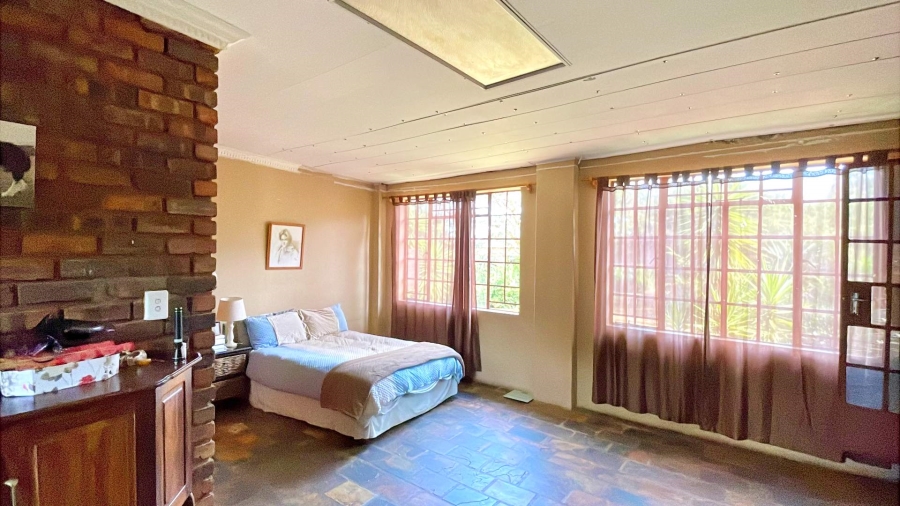 5 Bedroom Property for Sale in Kameeldrift West Gauteng