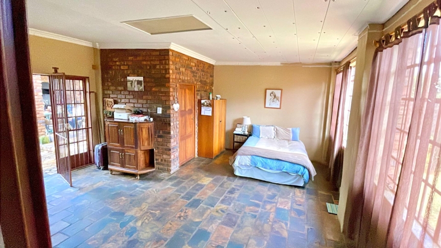 5 Bedroom Property for Sale in Kameeldrift West Gauteng