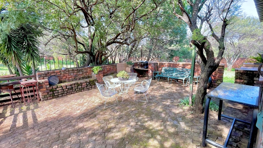 5 Bedroom Property for Sale in Kameeldrift West Gauteng