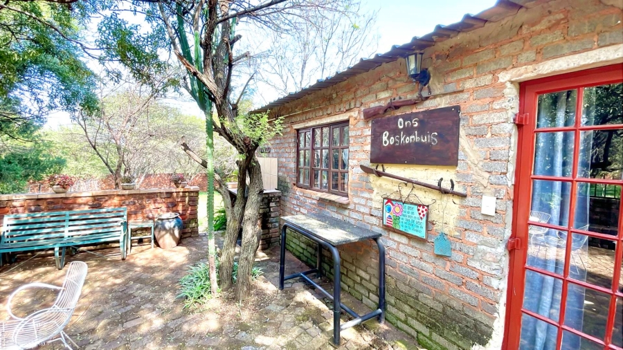 5 Bedroom Property for Sale in Kameeldrift West Gauteng