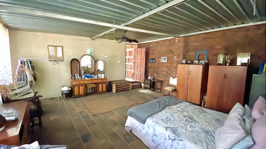 5 Bedroom Property for Sale in Kameeldrift West Gauteng
