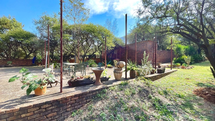 5 Bedroom Property for Sale in Kameeldrift West Gauteng