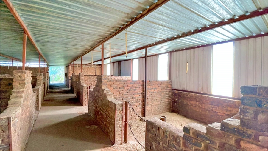 5 Bedroom Property for Sale in Kameeldrift West Gauteng