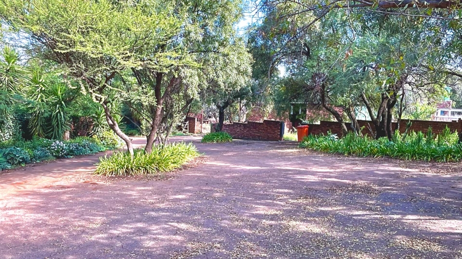 5 Bedroom Property for Sale in Kameeldrift West Gauteng