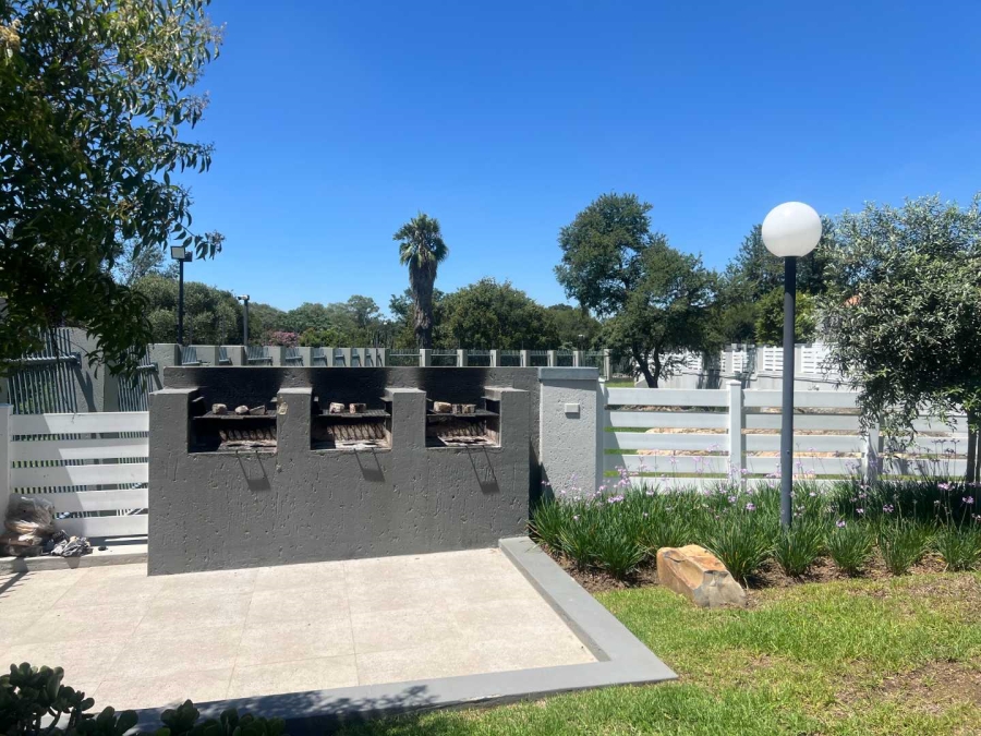 To Let 2 Bedroom Property for Rent in Beverley Gauteng