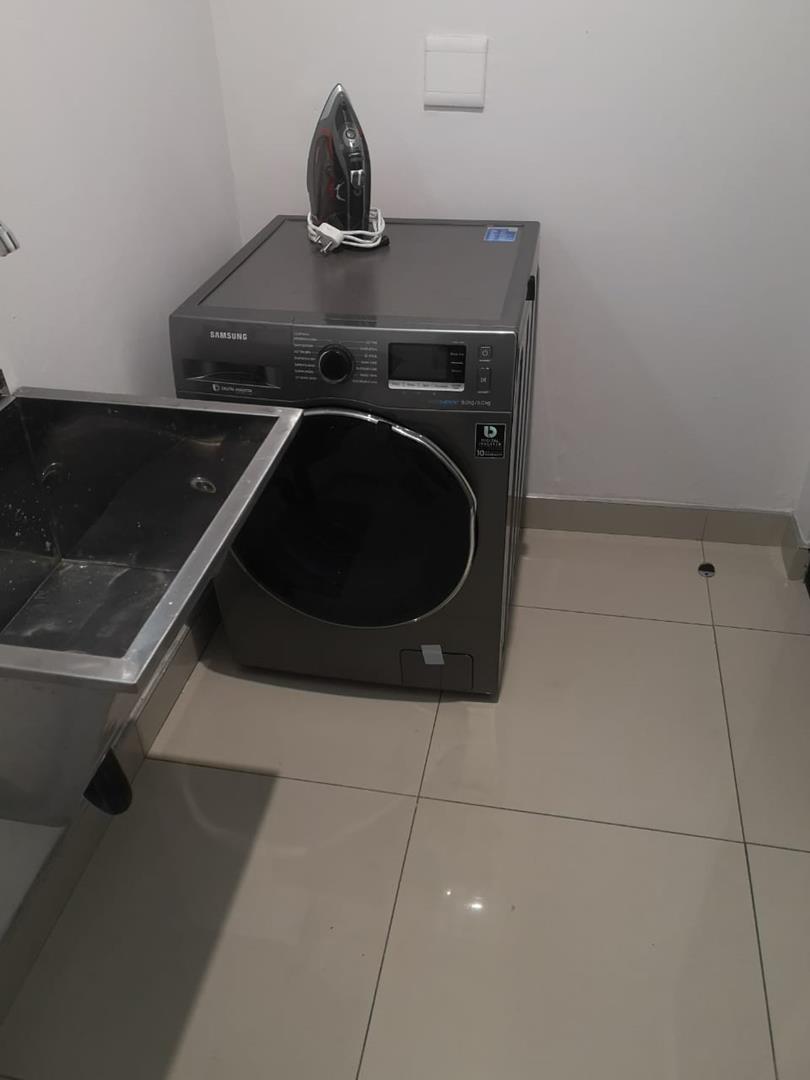 To Let 2 Bedroom Property for Rent in Saxonwold Gauteng