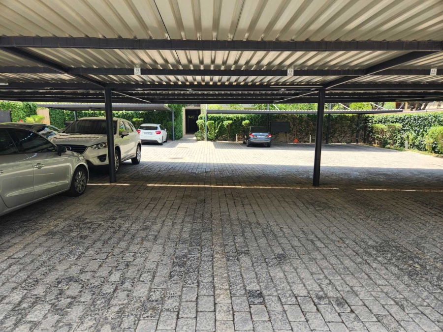 To Let 2 Bedroom Property for Rent in Saxonwold Gauteng