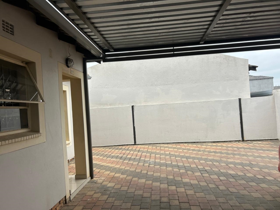 2 Bedroom Property for Sale in Clayville Gauteng