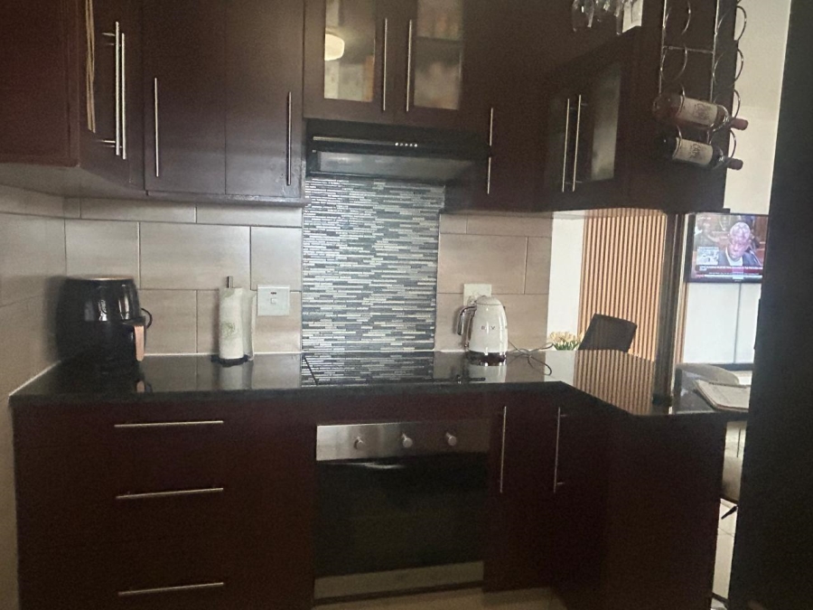 2 Bedroom Property for Sale in Clayville Gauteng