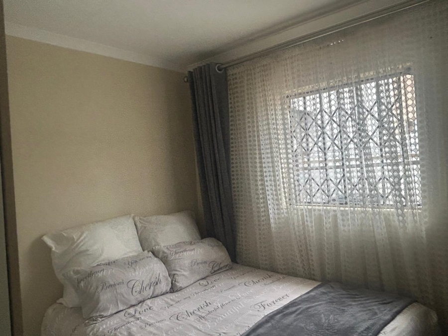 2 Bedroom Property for Sale in Clayville Gauteng