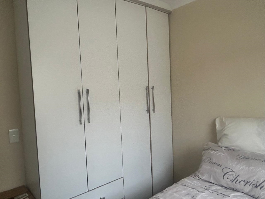 2 Bedroom Property for Sale in Clayville Gauteng