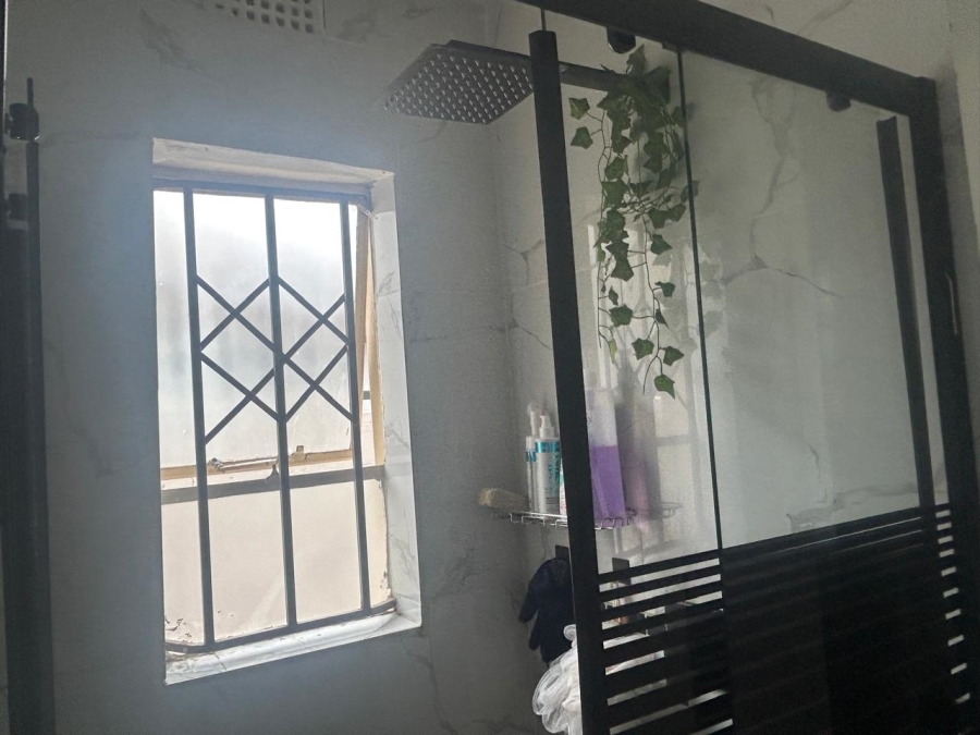 2 Bedroom Property for Sale in Clayville Gauteng