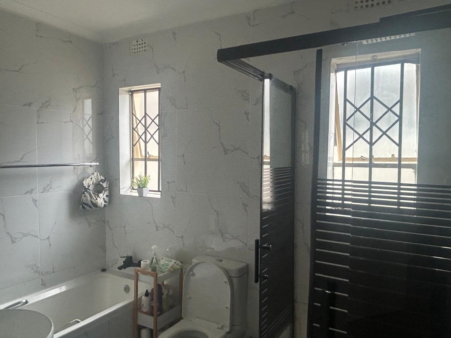 2 Bedroom Property for Sale in Clayville Gauteng