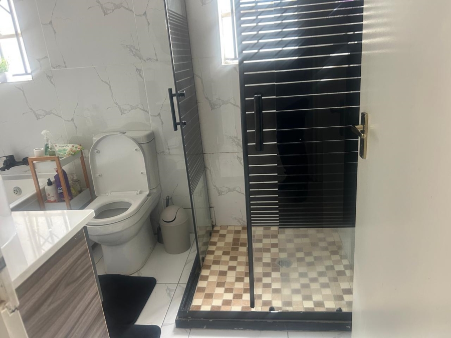 2 Bedroom Property for Sale in Clayville Gauteng