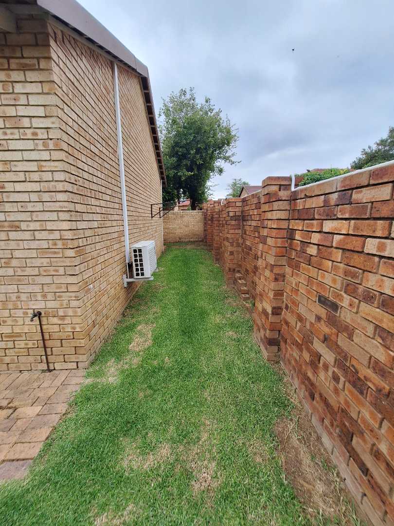 To Let 2 Bedroom Property for Rent in Roodepoort Gauteng