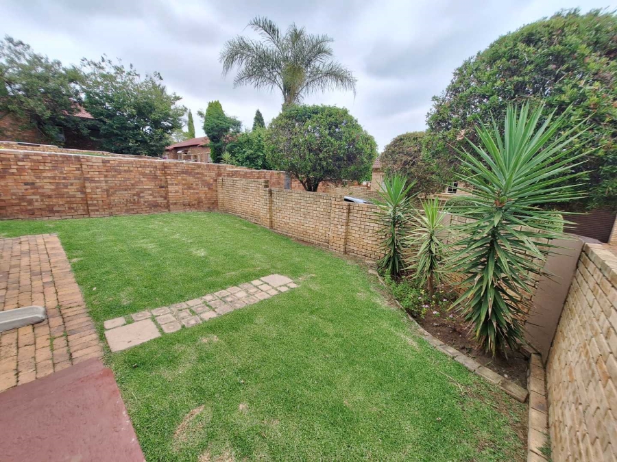 To Let 2 Bedroom Property for Rent in Roodepoort Gauteng