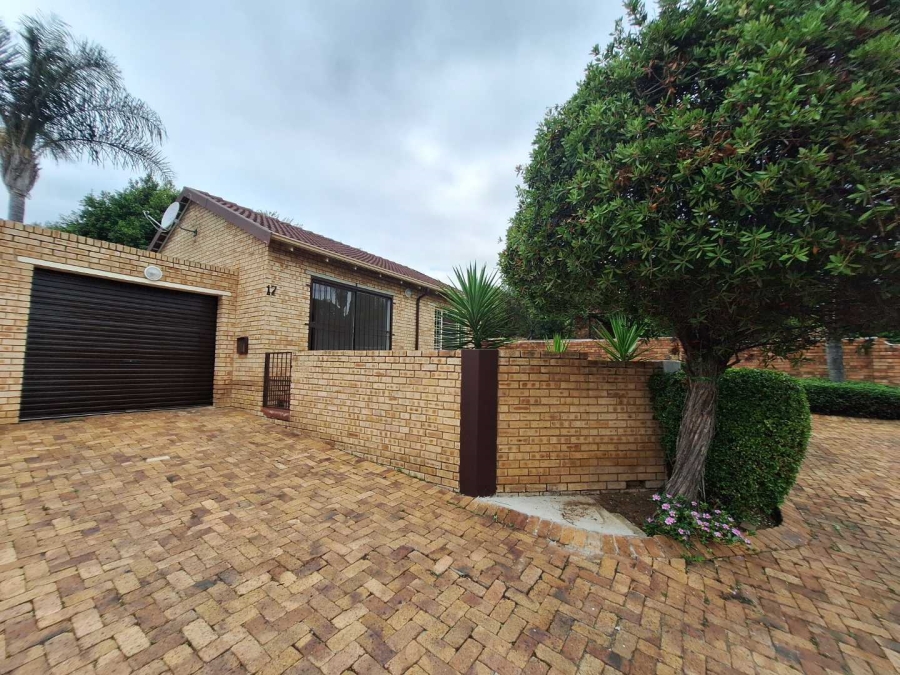 To Let 2 Bedroom Property for Rent in Roodepoort Gauteng