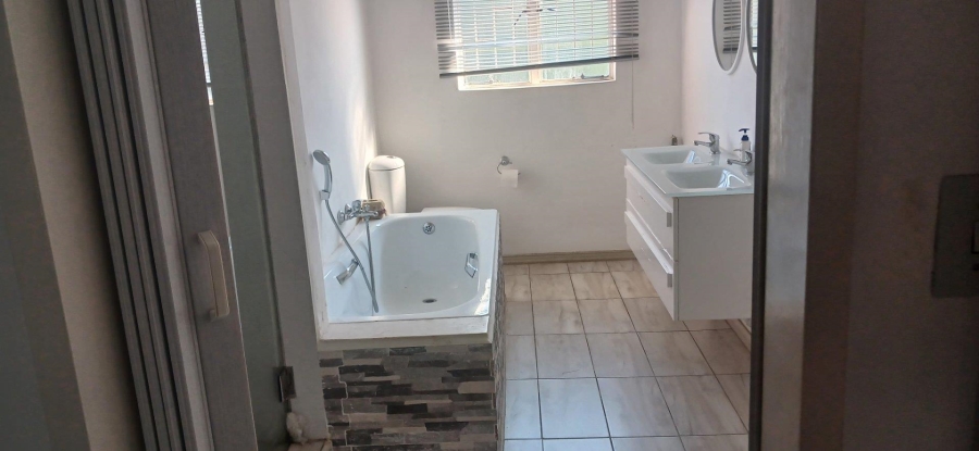 To Let 3 Bedroom Property for Rent in Bryanston West Gauteng