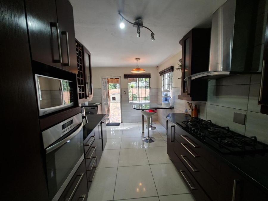 5 Bedroom Property for Sale in Buccleuch Gauteng