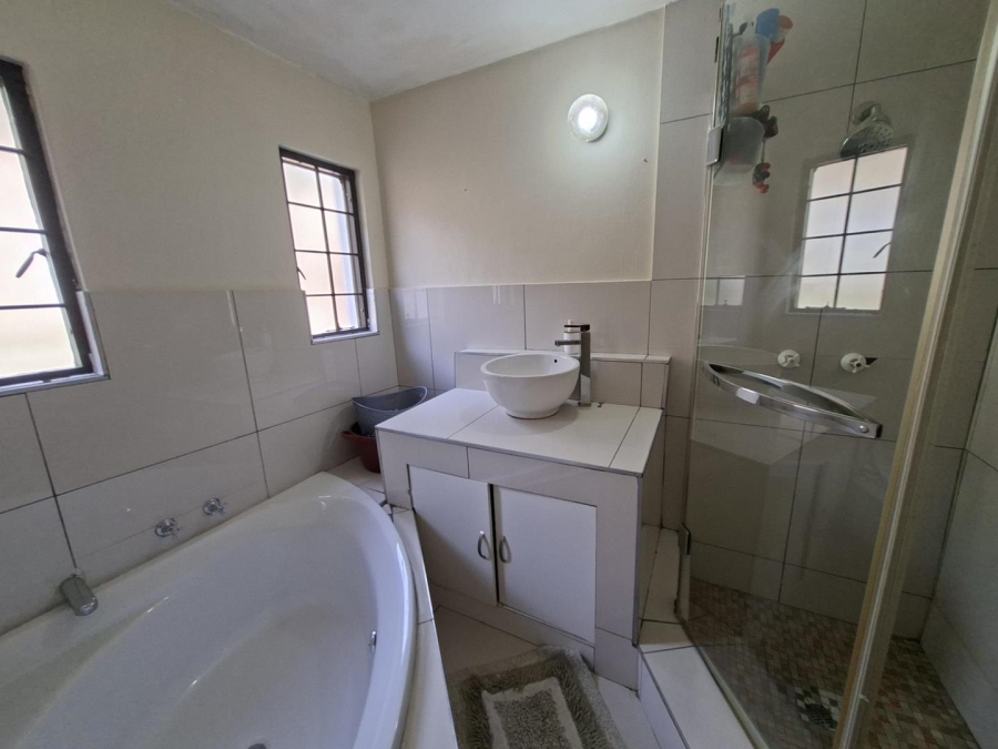 5 Bedroom Property for Sale in Buccleuch Gauteng