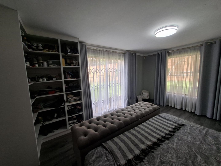 5 Bedroom Property for Sale in Buccleuch Gauteng