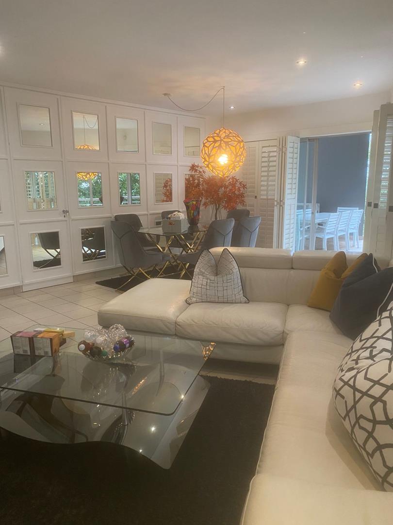 To Let 2 Bedroom Property for Rent in Sandhurst Gauteng