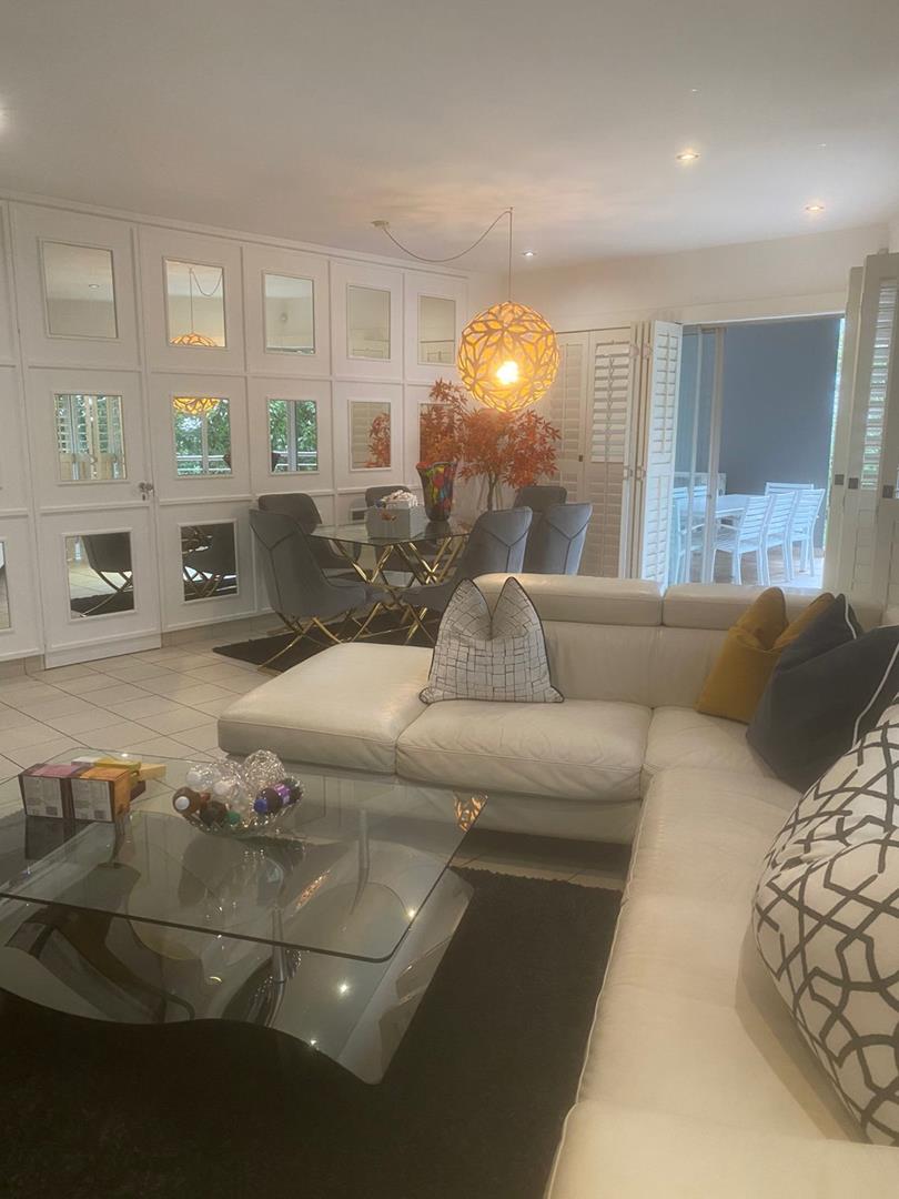 To Let 2 Bedroom Property for Rent in Sandhurst Gauteng