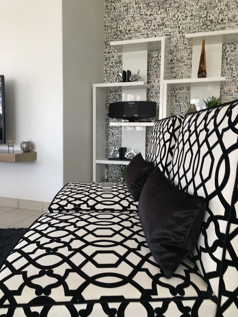 To Let 2 Bedroom Property for Rent in Sandhurst Gauteng