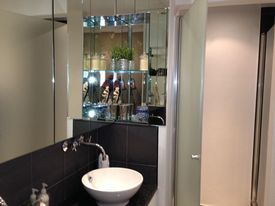 To Let 2 Bedroom Property for Rent in Sandhurst Gauteng