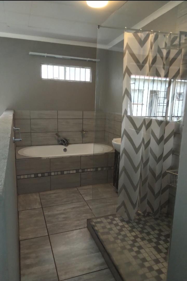 To Let 2 Bedroom Property for Rent in Queenswood Gauteng