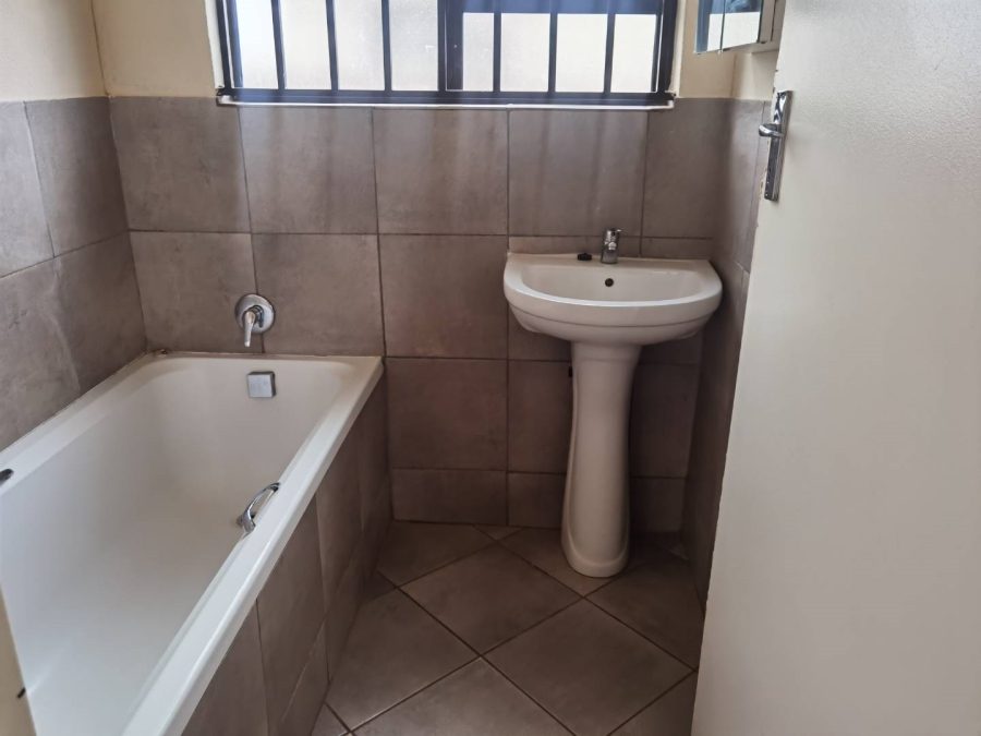 2 Bedroom Property for Sale in Modderbee Gauteng
