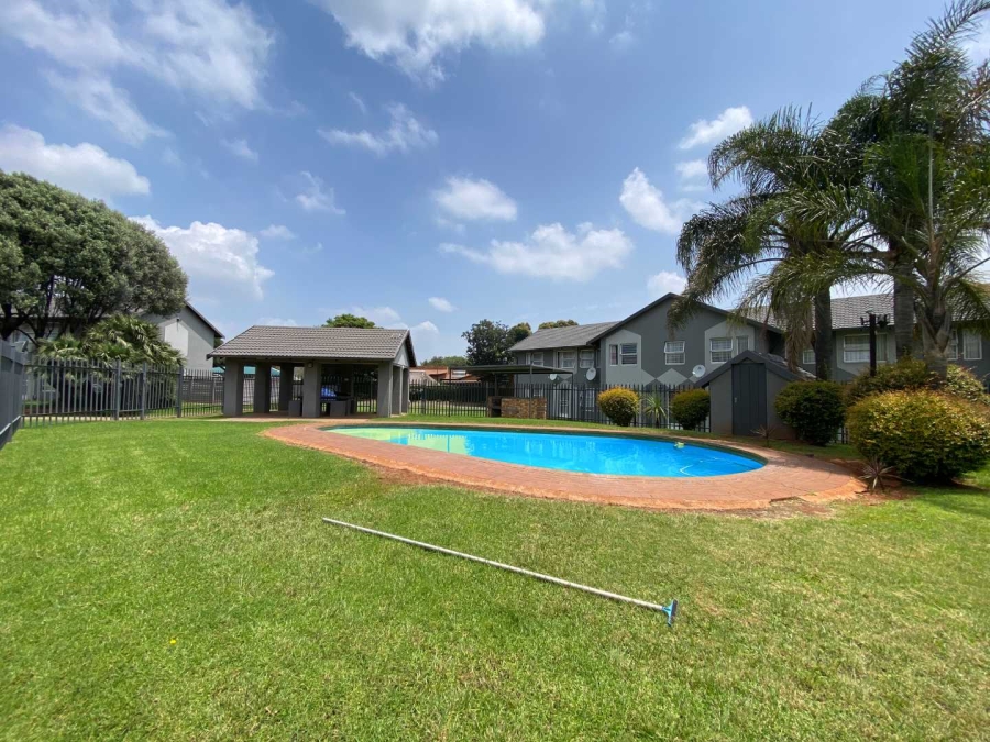 2 Bedroom Property for Sale in Ridgeway Gauteng