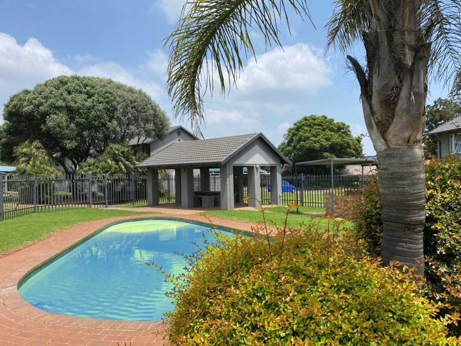 2 Bedroom Property for Sale in Ridgeway Gauteng