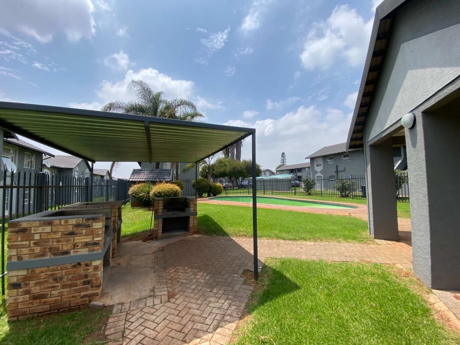 2 Bedroom Property for Sale in Ridgeway Gauteng