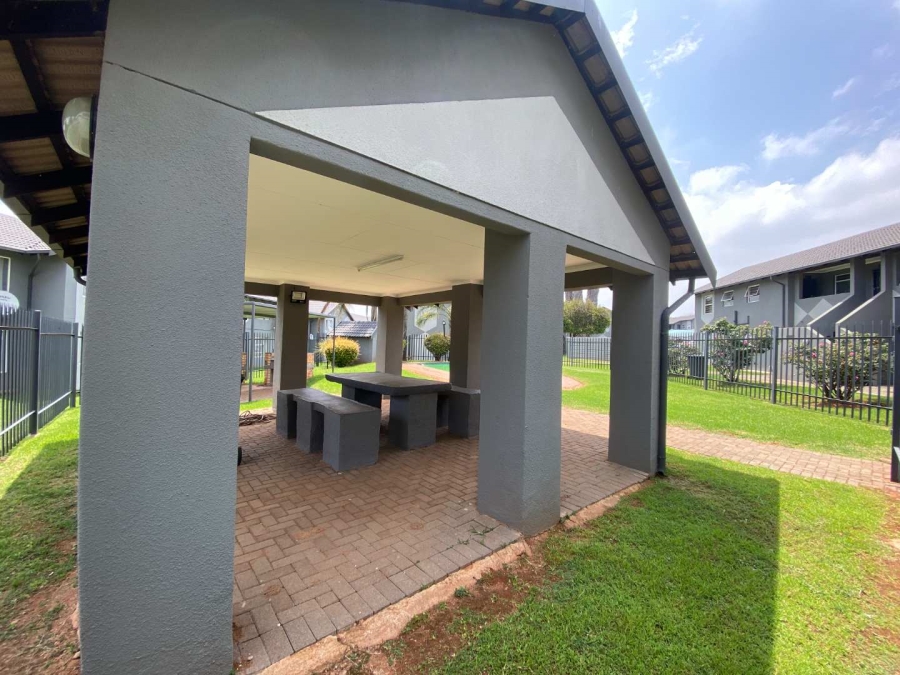 2 Bedroom Property for Sale in Ridgeway Gauteng